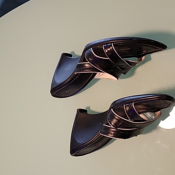 Black/white snappy wedge sandals. 41/10 - Picture 2 of 9